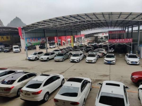 黔西南州二手车交易市场日渐繁荣——王先生见证二手汽车销售新态势
